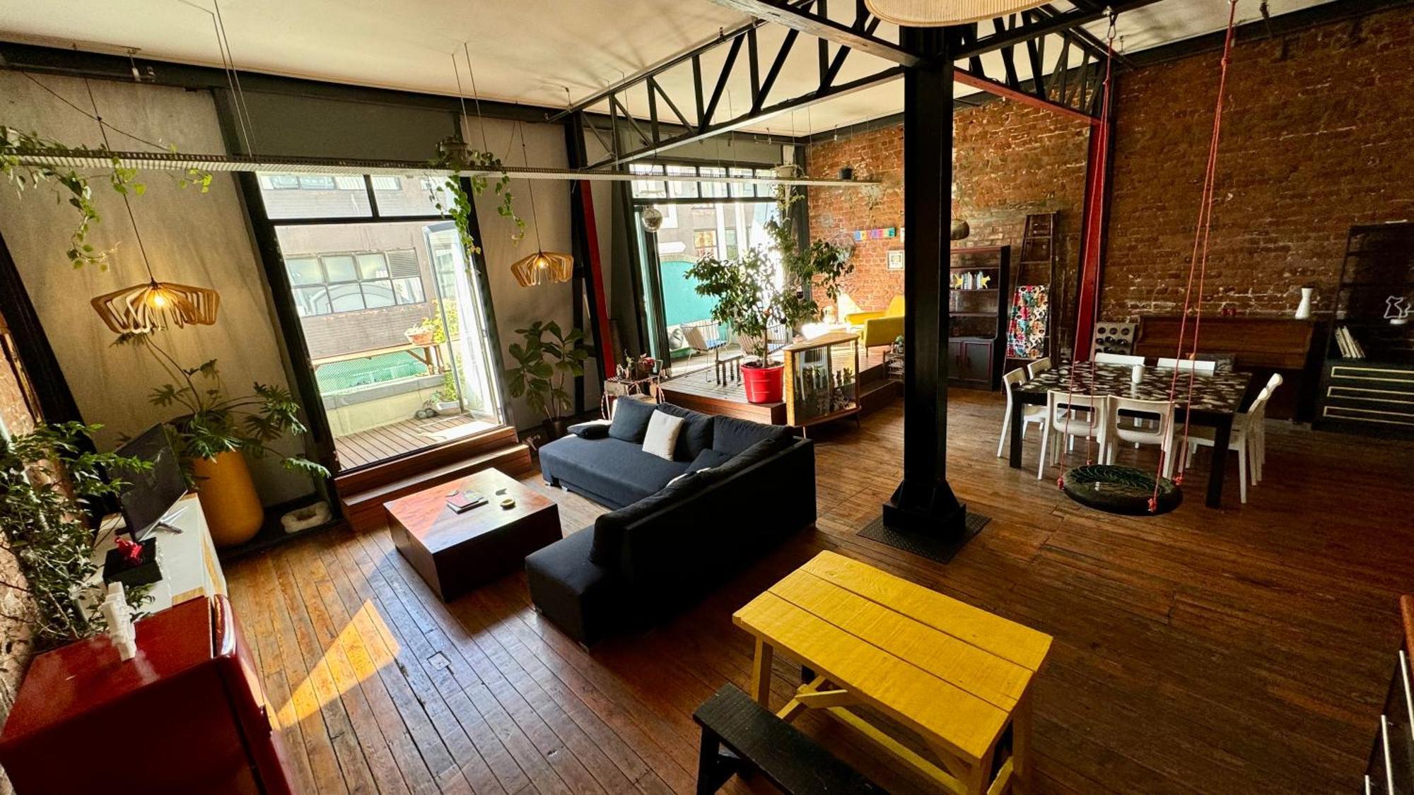 Pet-friendly Loft Apartment *